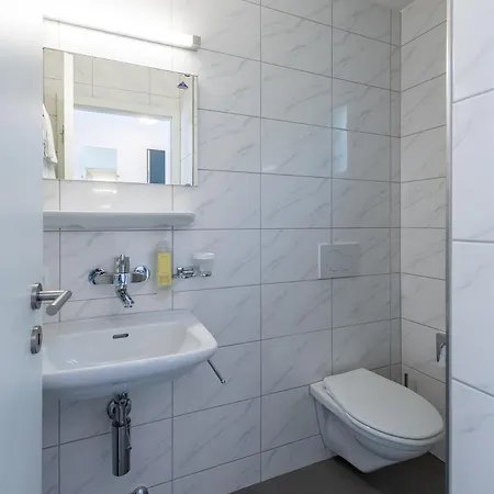 Hotel Garni Roessli - Velofreundlich - Free Parking