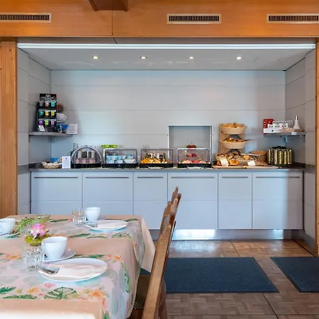 Hotel Garni Roessli 2*