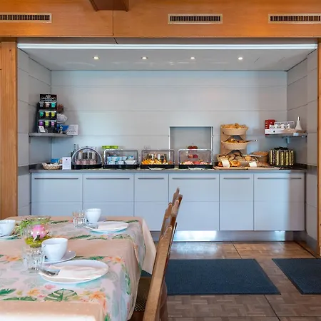 Hotel Garni Roessli - Velofreundlich - Free Parking 3*