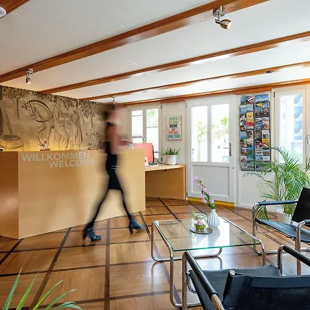 Hotel Garni Roessli - Velofreundlich - Free Parking 3*