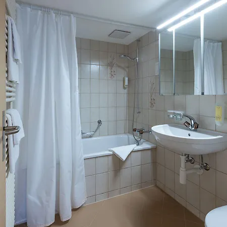Garni Roessli - Velofreundlich - Free Parking Hotel 3*
